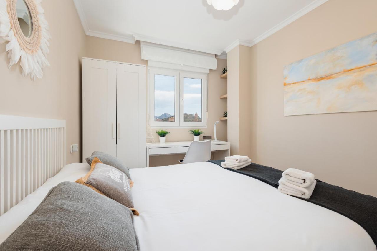 In The Historic Center Of Malaga, Very Close To The Beach And The Ave Train Station, With Private Parking Eksteriør billede
