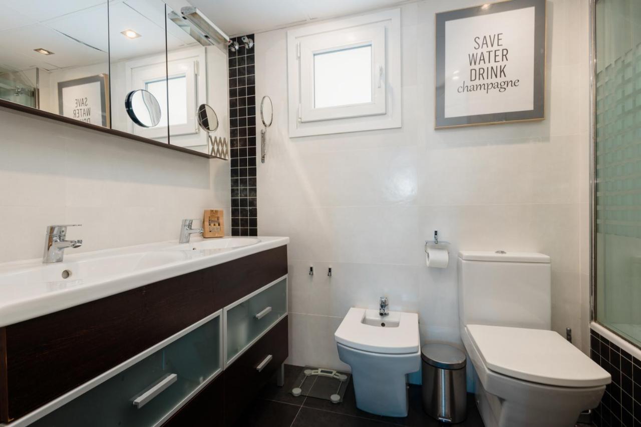 In The Historic Center Of Malaga, Very Close To The Beach And The Ave Train Station, With Private Parking Eksteriør billede
