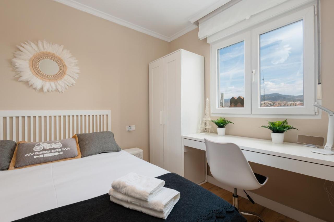 In The Historic Center Of Malaga, Very Close To The Beach And The Ave Train Station, With Private Parking Eksteriør billede