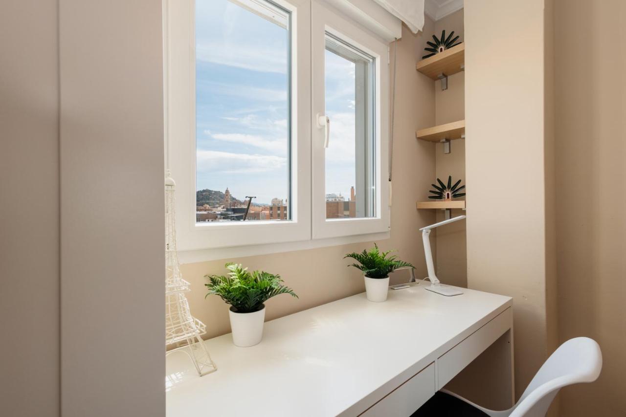 In The Historic Center Of Malaga, Very Close To The Beach And The Ave Train Station, With Private Parking Eksteriør billede