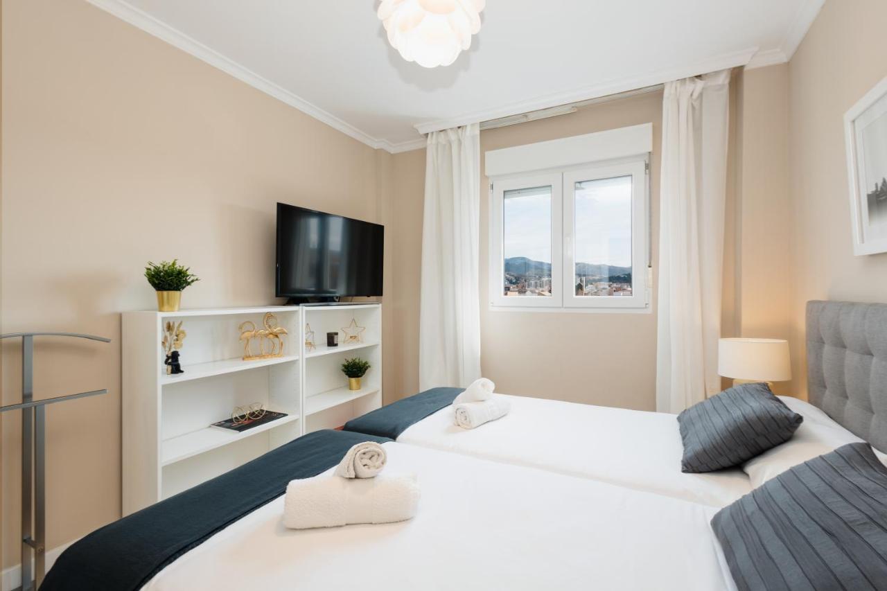 In The Historic Center Of Malaga, Very Close To The Beach And The Ave Train Station, With Private Parking Eksteriør billede