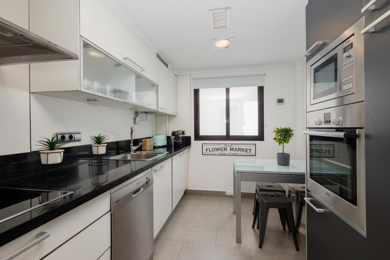 In The Historic Center Of Malaga, Very Close To The Beach And The Ave Train Station, With Private Parking Eksteriør billede