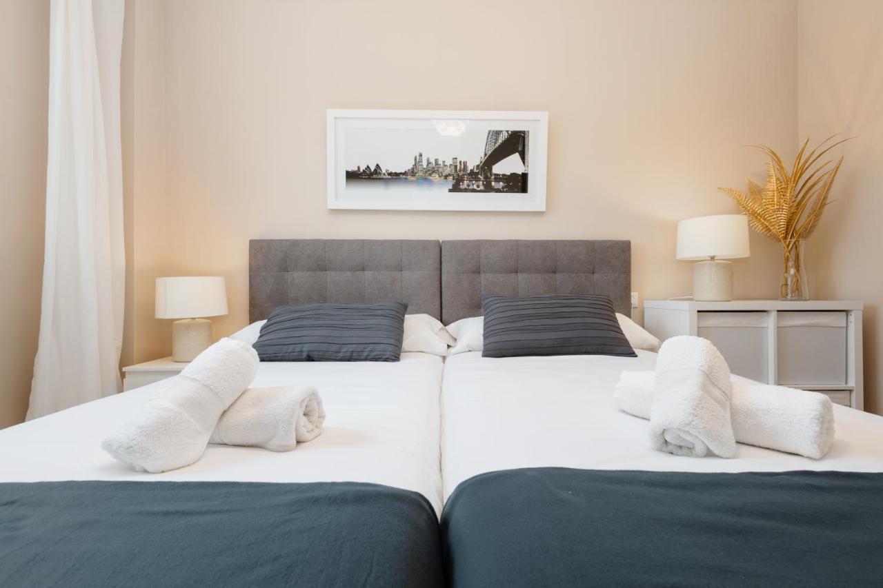 In The Historic Center Of Malaga, Very Close To The Beach And The Ave Train Station, With Private Parking Eksteriør billede