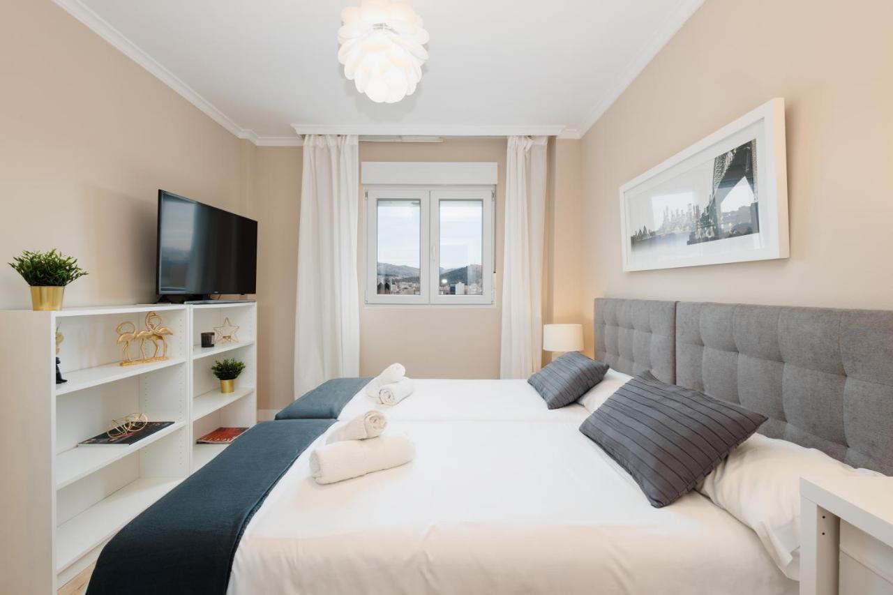 In The Historic Center Of Malaga, Very Close To The Beach And The Ave Train Station, With Private Parking Eksteriør billede