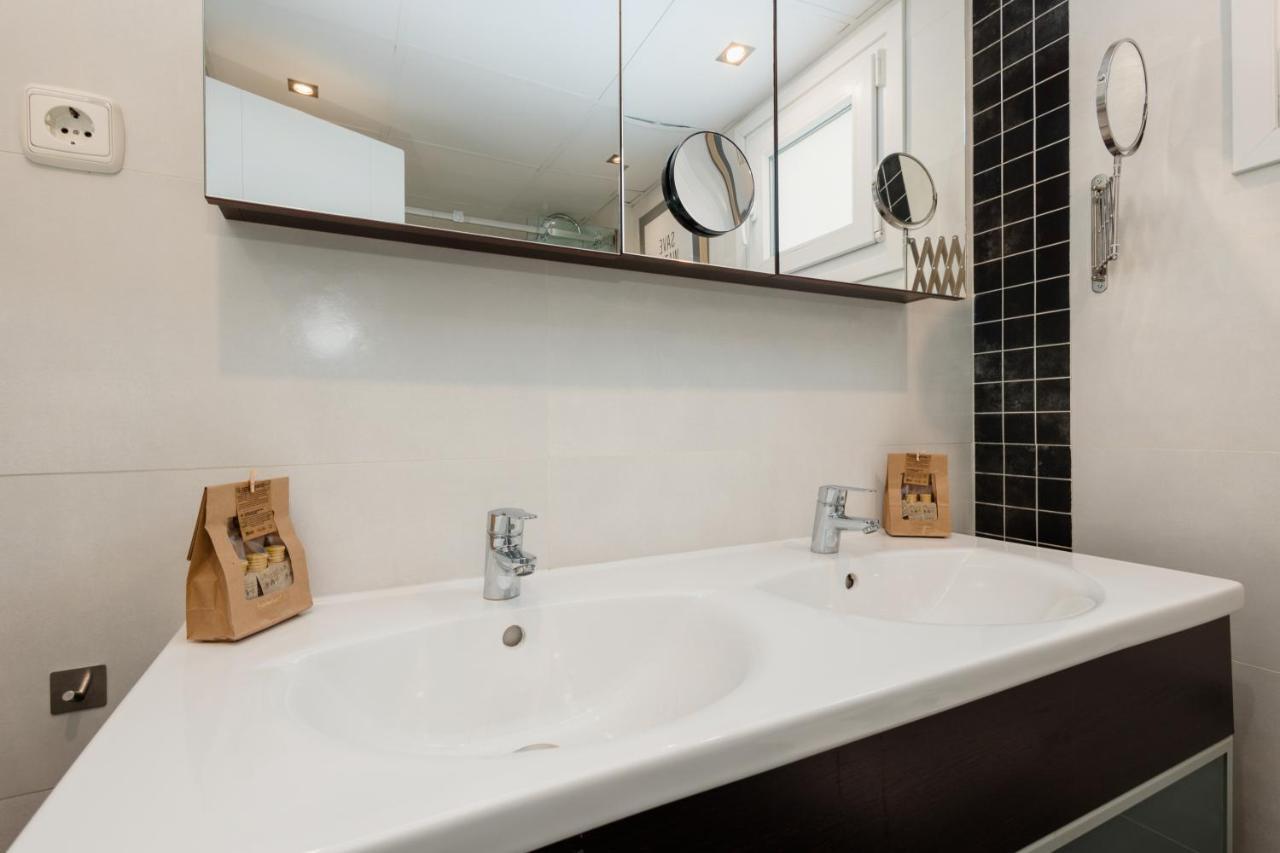 In The Historic Center Of Malaga, Very Close To The Beach And The Ave Train Station, With Private Parking Eksteriør billede