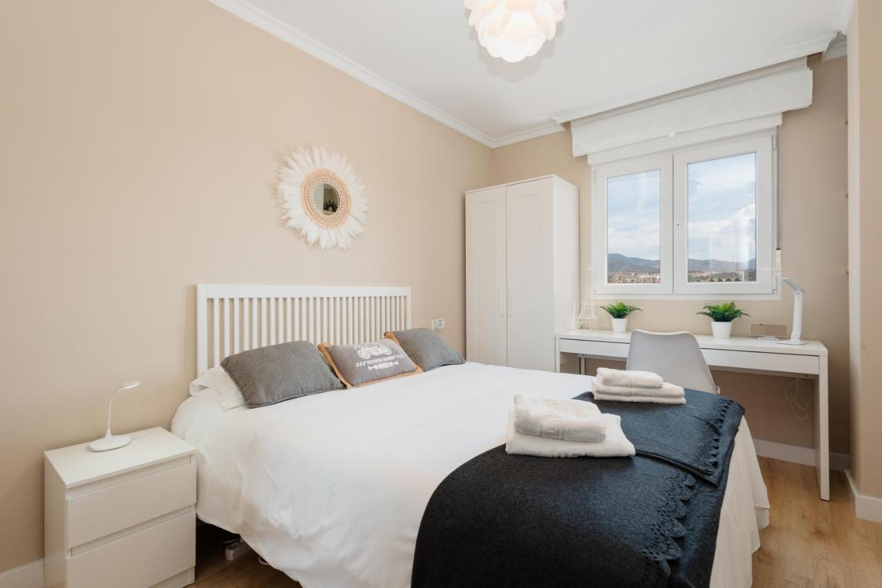 In The Historic Center Of Malaga, Very Close To The Beach And The Ave Train Station, With Private Parking Eksteriør billede