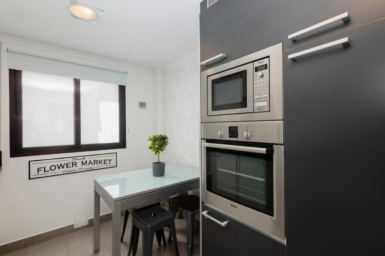 In The Historic Center Of Malaga, Very Close To The Beach And The Ave Train Station, With Private Parking Eksteriør billede